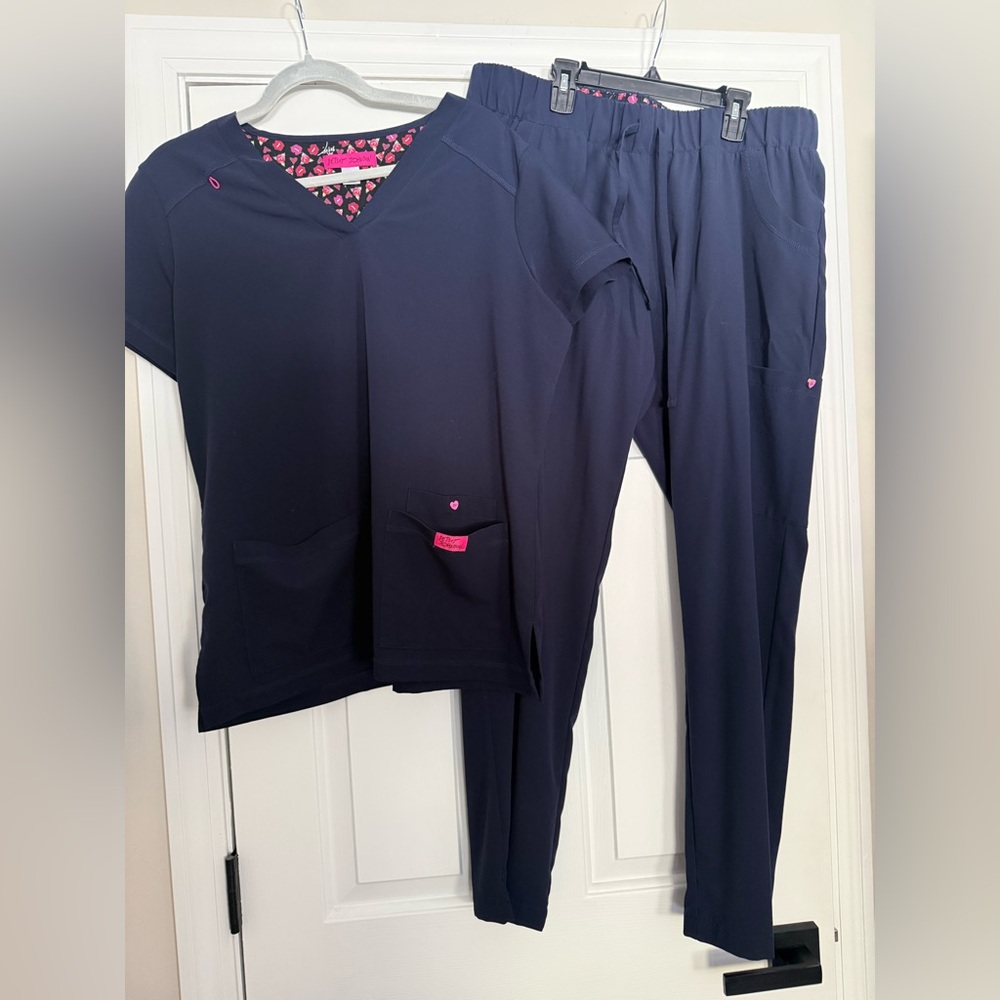 Betsy Johnson Scrub set by Koi sz Large